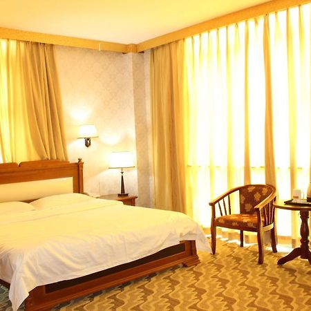 Super 8 Hotel Guangzhou Baiyun Airport Subway Station Inn 广州 外观 照片