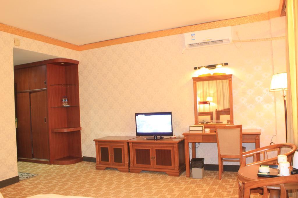Super 8 Hotel Guangzhou Baiyun Airport Subway Station Inn 广州 外观 照片