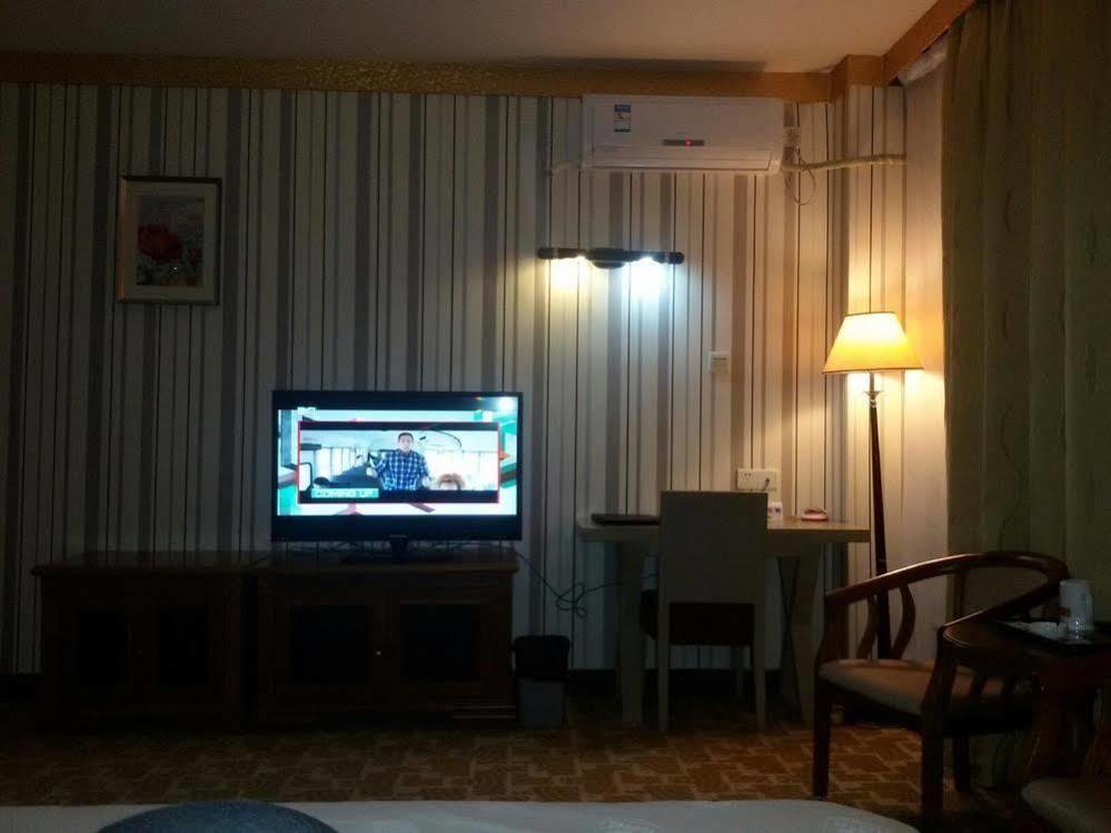 Super 8 Hotel Guangzhou Baiyun Airport Subway Station Inn 广州 外观 照片