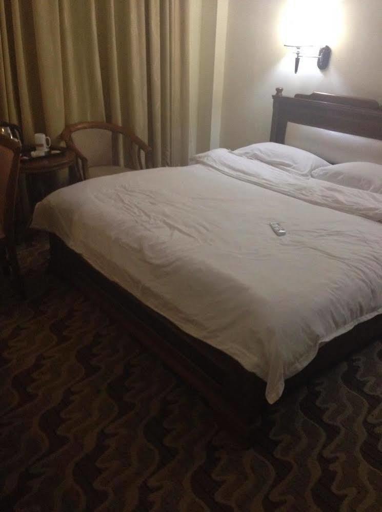 Super 8 Hotel Guangzhou Baiyun Airport Subway Station Inn 广州 外观 照片