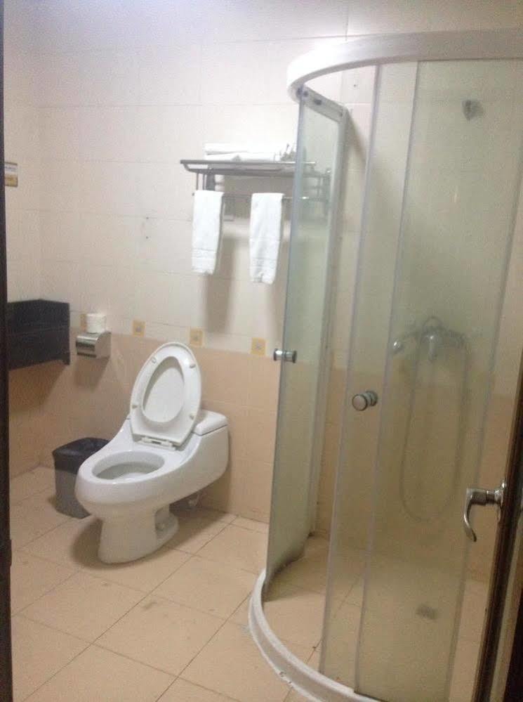 Super 8 Hotel Guangzhou Baiyun Airport Subway Station Inn 广州 外观 照片