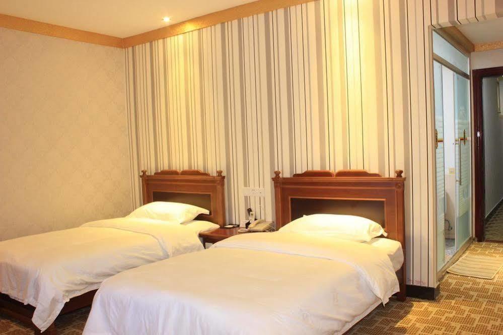 Super 8 Hotel Guangzhou Baiyun Airport Subway Station Inn 广州 外观 照片