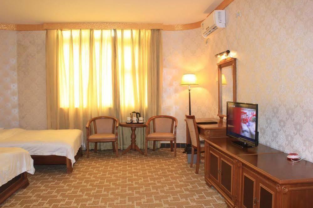 Super 8 Hotel Guangzhou Baiyun Airport Subway Station Inn 广州 外观 照片