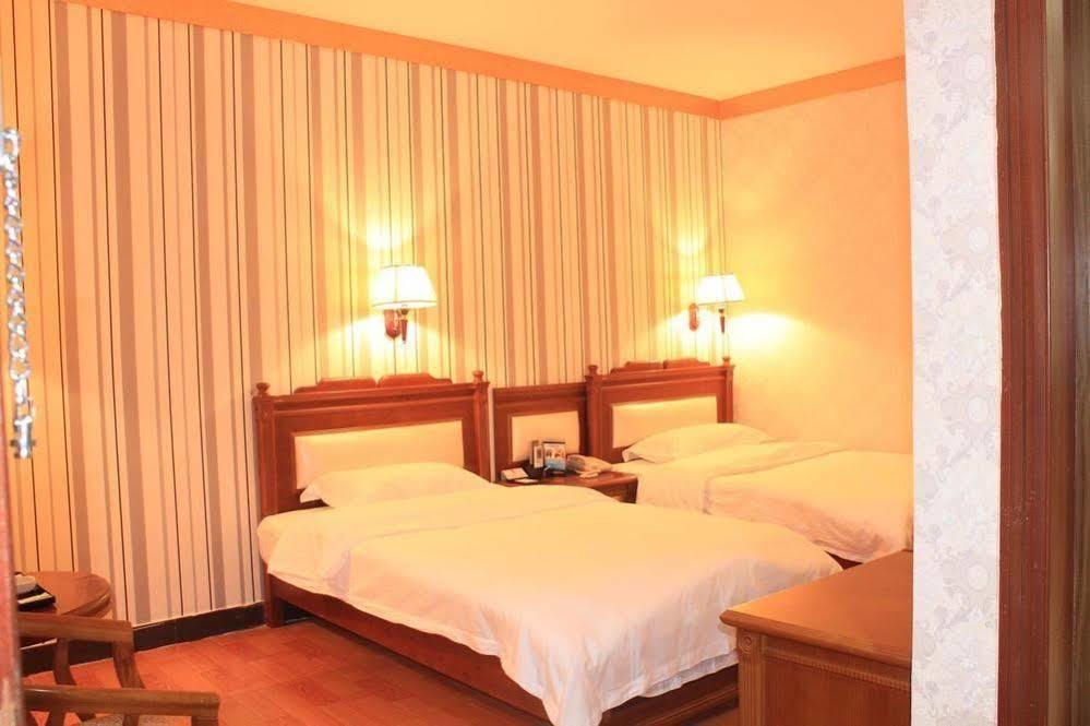 Super 8 Hotel Guangzhou Baiyun Airport Subway Station Inn 广州 外观 照片