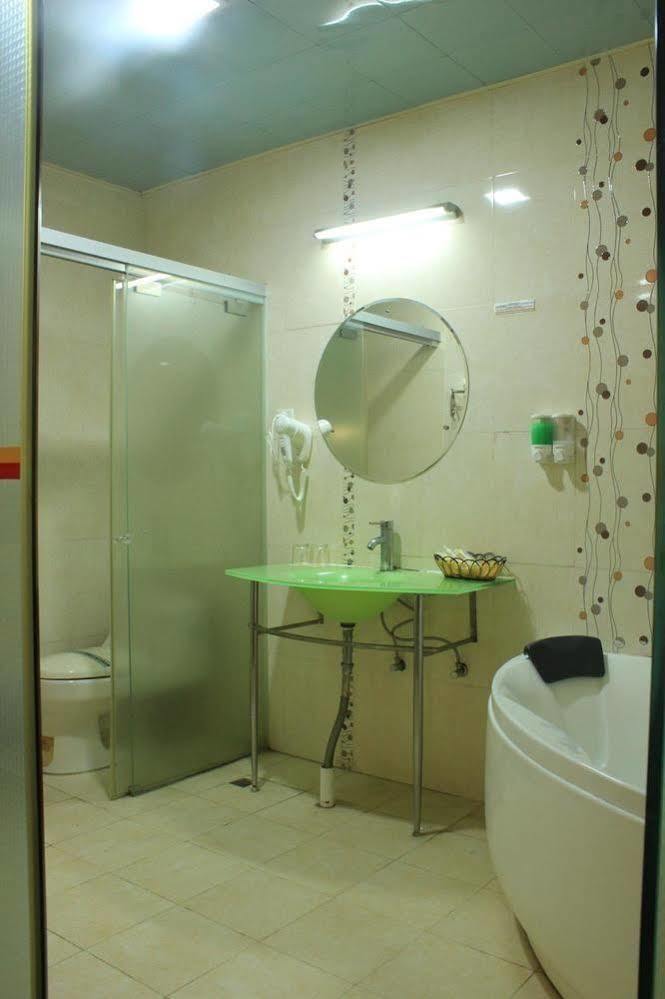 Super 8 Hotel Guangzhou Baiyun Airport Subway Station Inn 广州 外观 照片