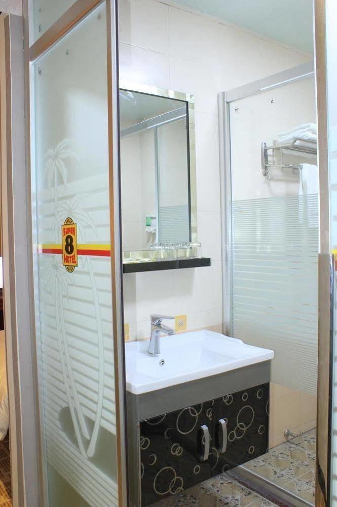 Super 8 Hotel Guangzhou Baiyun Airport Subway Station Inn 广州 外观 照片
