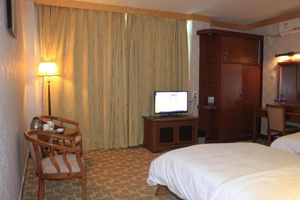 Super 8 Hotel Guangzhou Baiyun Airport Subway Station Inn 广州 外观 照片