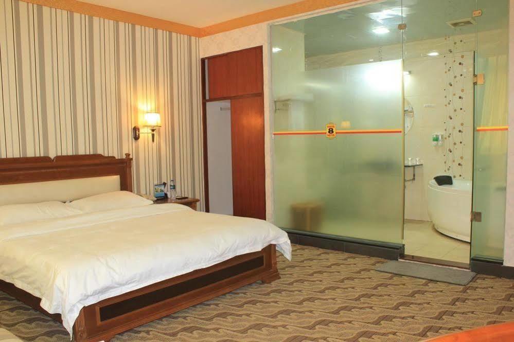Super 8 Hotel Guangzhou Baiyun Airport Subway Station Inn 广州 外观 照片