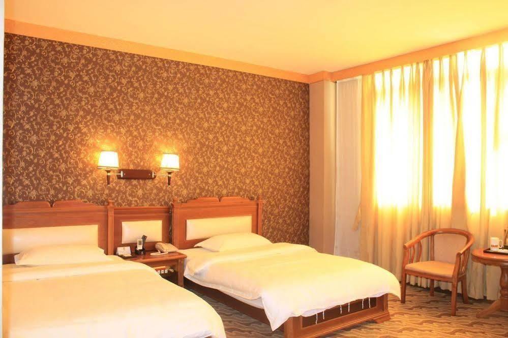 Super 8 Hotel Guangzhou Baiyun Airport Subway Station Inn 广州 外观 照片