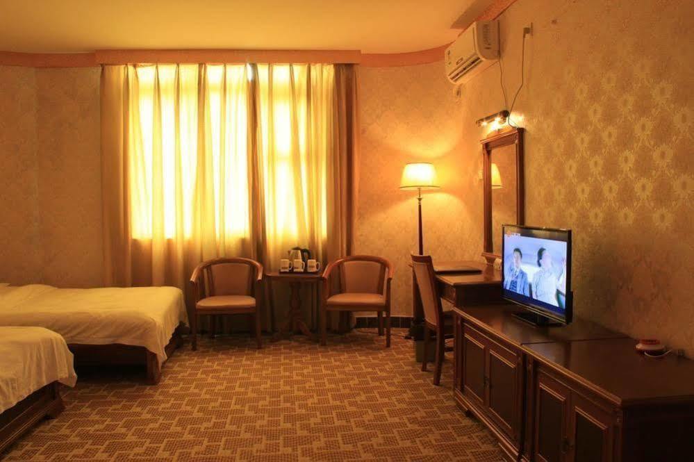 Super 8 Hotel Guangzhou Baiyun Airport Subway Station Inn 广州 外观 照片