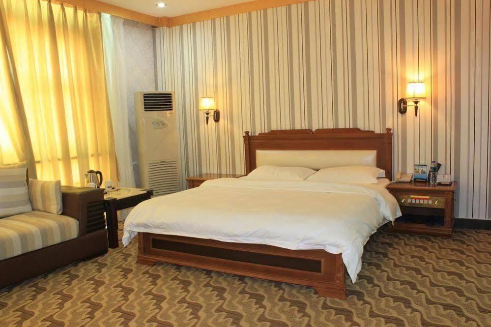 Super 8 Hotel Guangzhou Baiyun Airport Subway Station Inn 广州 外观 照片